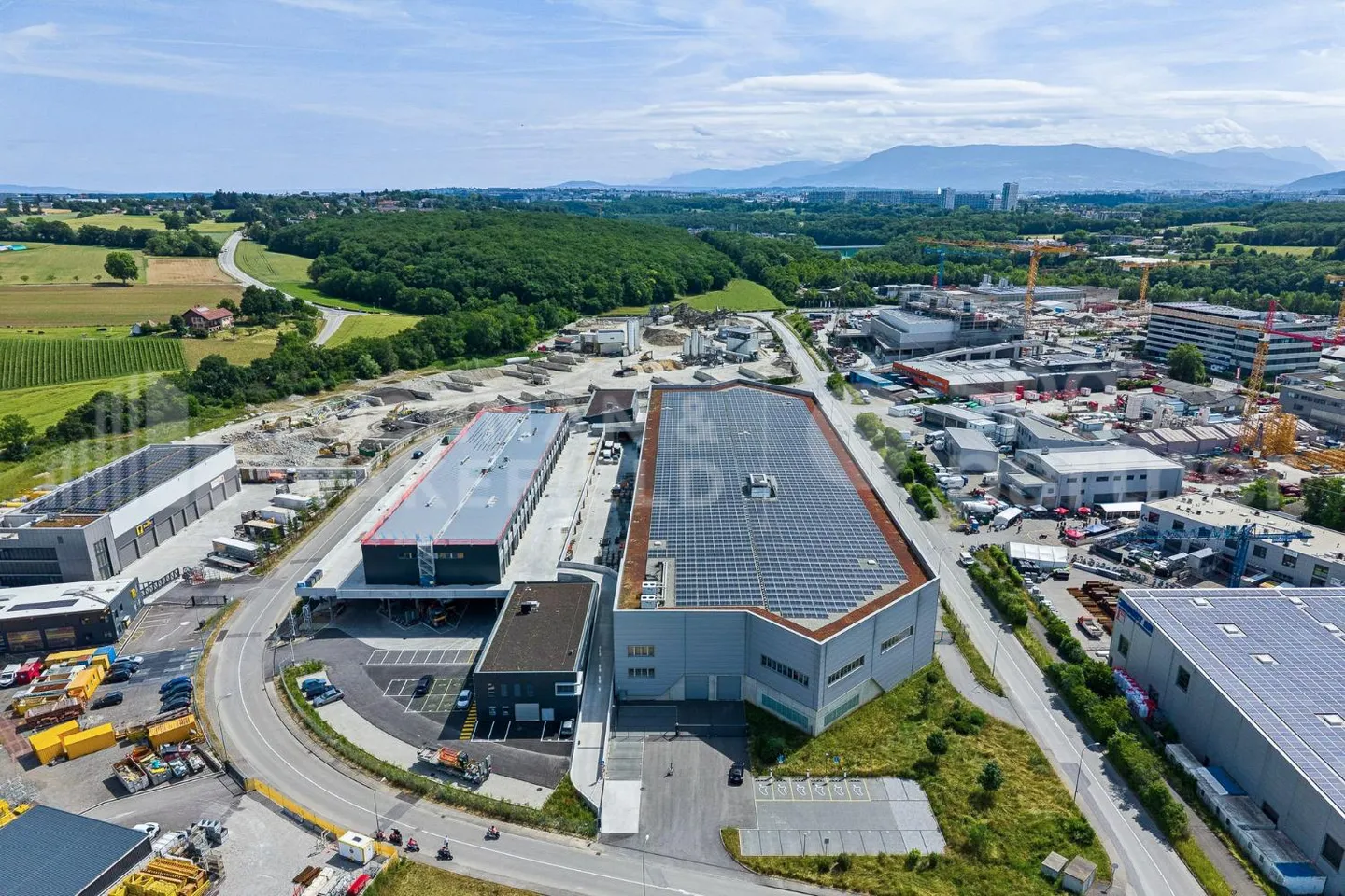 Boîte pour artisans dans le centre industriel de Genève - SATIGNY (Bois-de-Bay) - Photo 2 sur 12