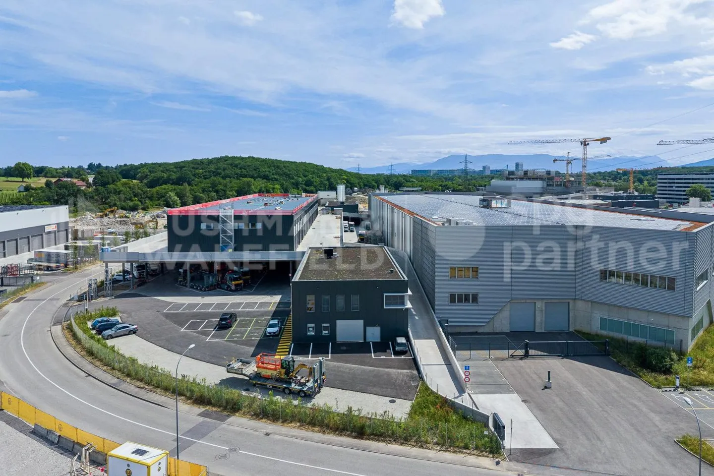 Boîte pour artisans dans le centre industriel de Genève - SATIGNY (Bois-de-Bay) - Photo 1 sur 12