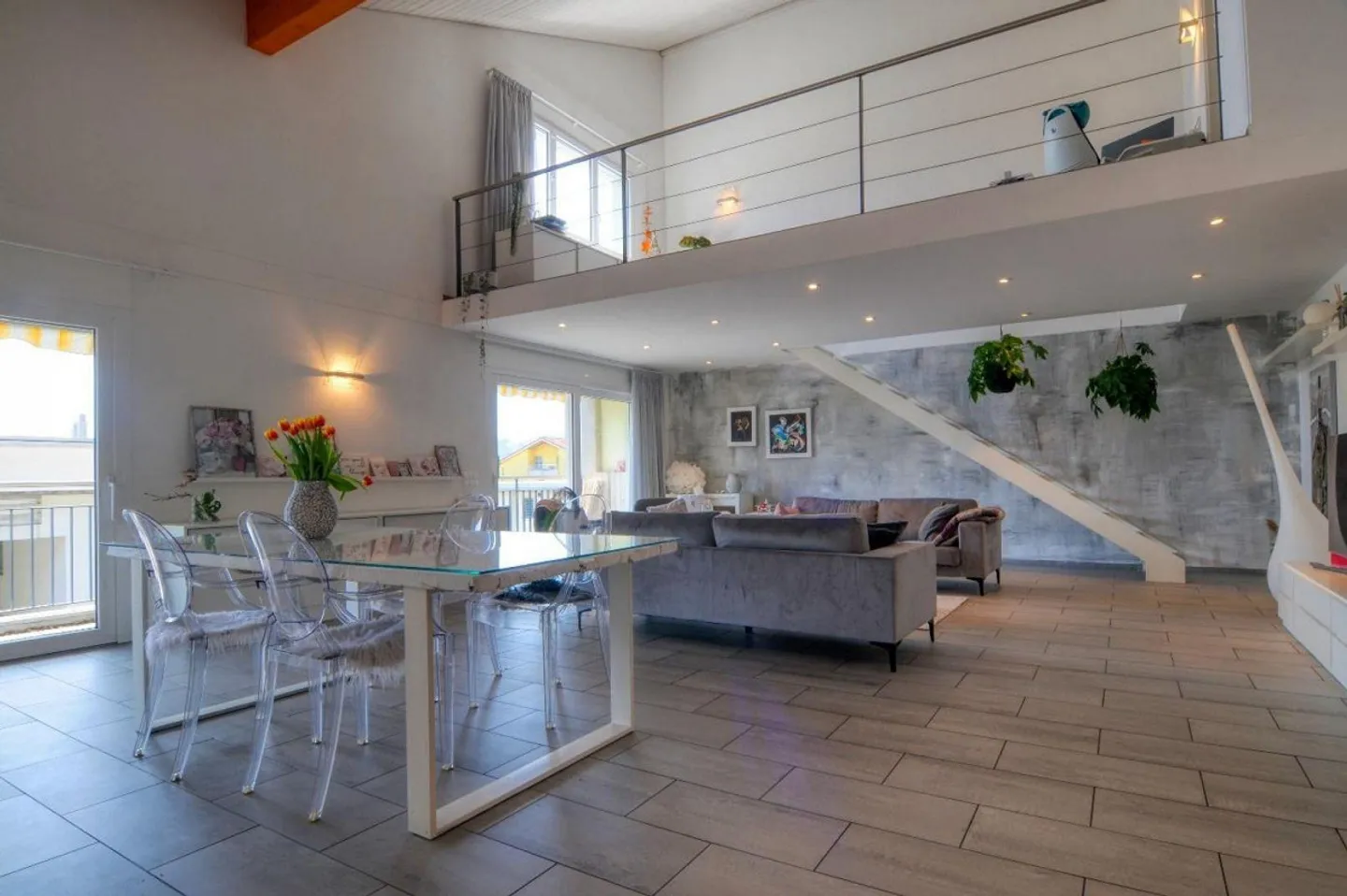 Attika-Duplex in Solduno – grosszügige Räume, Galerie und zwei Balkone - Foto 2 von 5