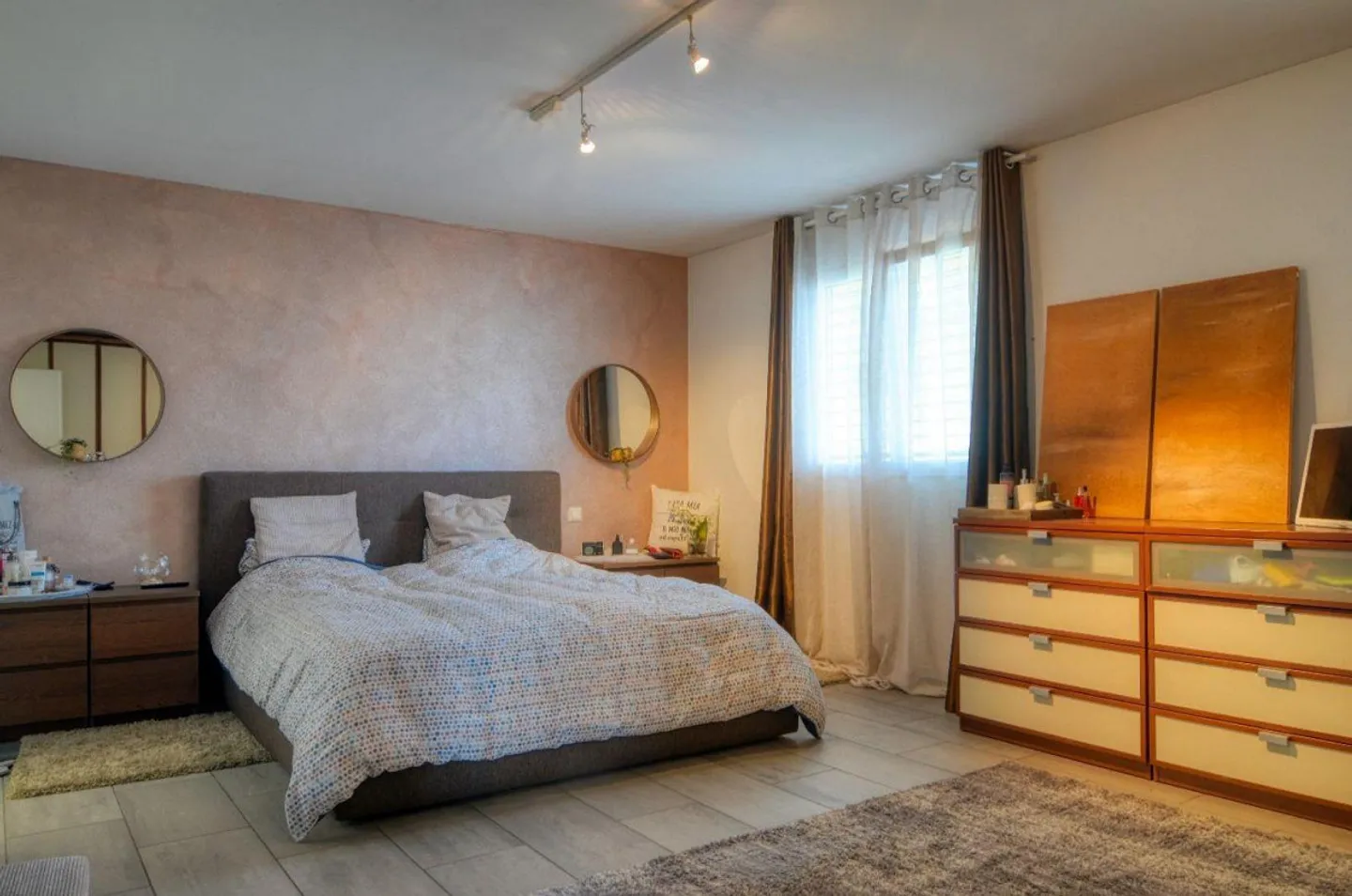 Attika-Duplex in Solduno – grosszügige Räume, Galerie und zwei Balkone - Foto 3 von 5