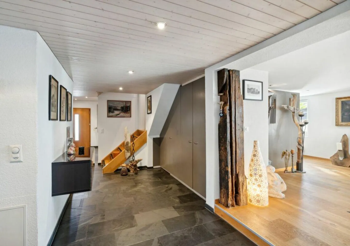 Single-family house with a separate apartment and studio: Ideal for self-use, investment, or both - Photo 4 of 22