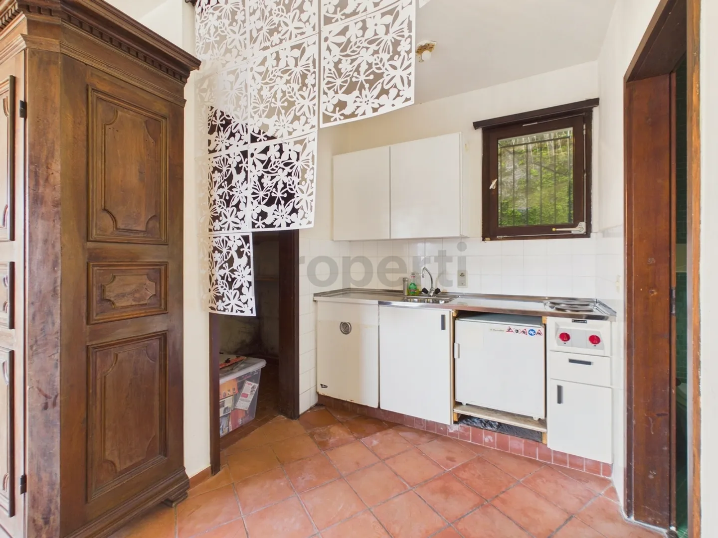 Arogno: characteristic house with lake view, garden and great potential - Photo 8 of 13