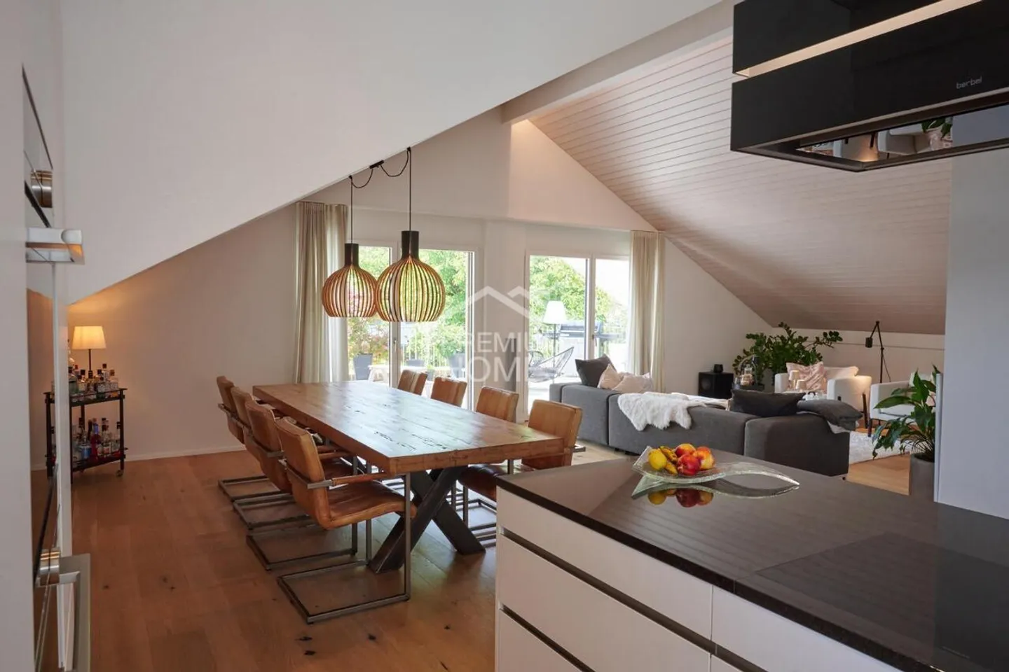 Luxurious Maisonette with Style and Comfort - Photo 2 of 13