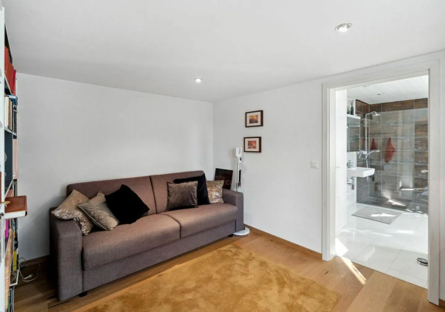 Single-family house with a separate apartment and studio: Ideal for self-use, investment, or both - Photo 12 of 22