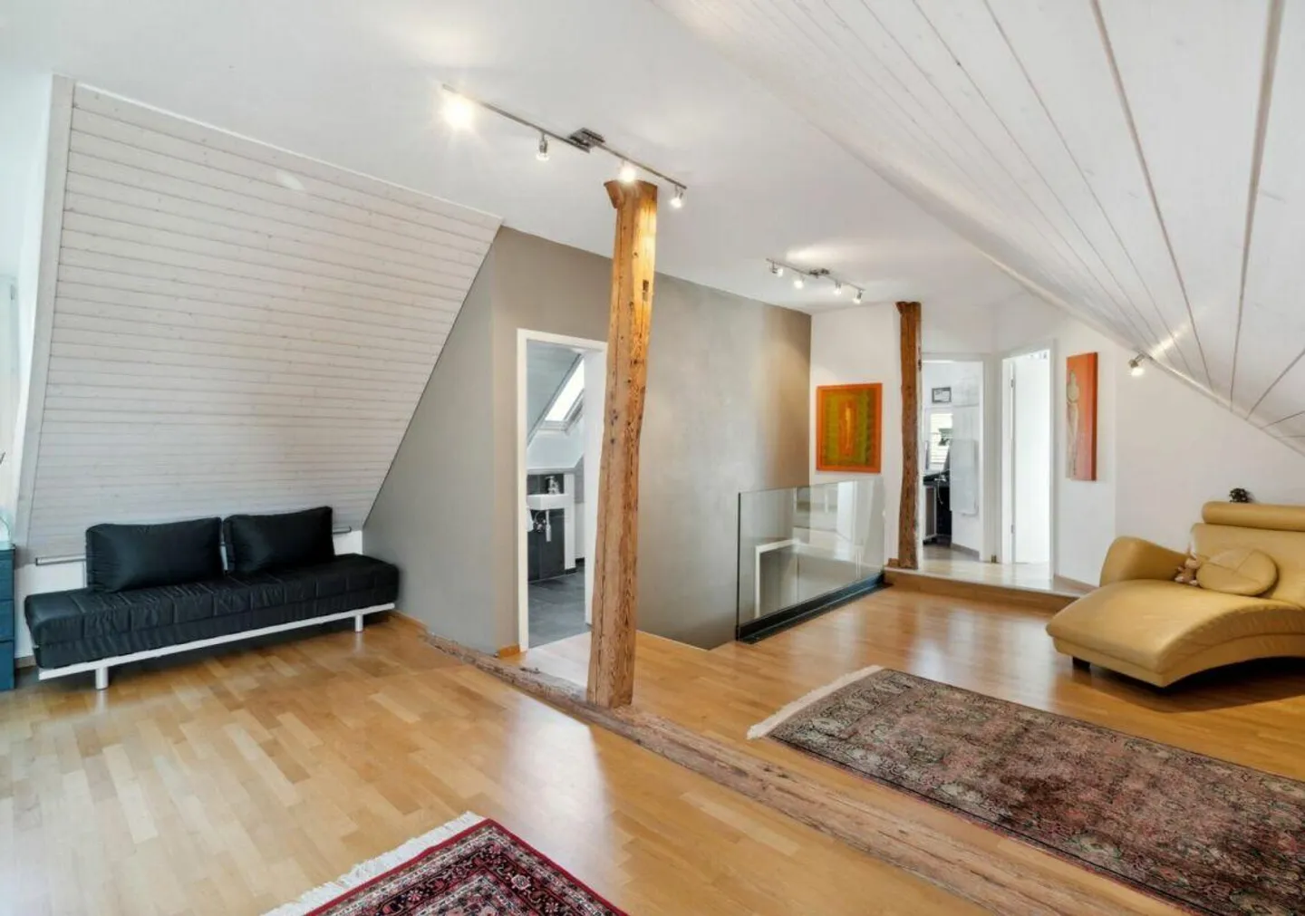 Single-family house with a separate apartment and studio: Ideal for self-use, investment, or both - Photo 16 of 22