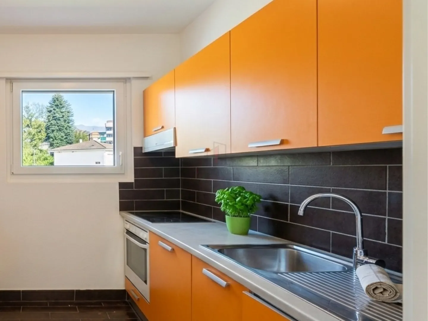 GREAT OPPORTUNITY WITH GUARANTEED INCOME IN EXCLUSIVE AREA - Photo 8 of 13