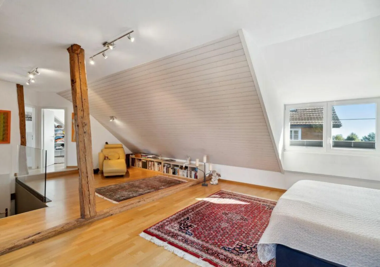Single-family house with a separate apartment and studio: Ideal for self-use, investment, or both - Photo 18 of 22