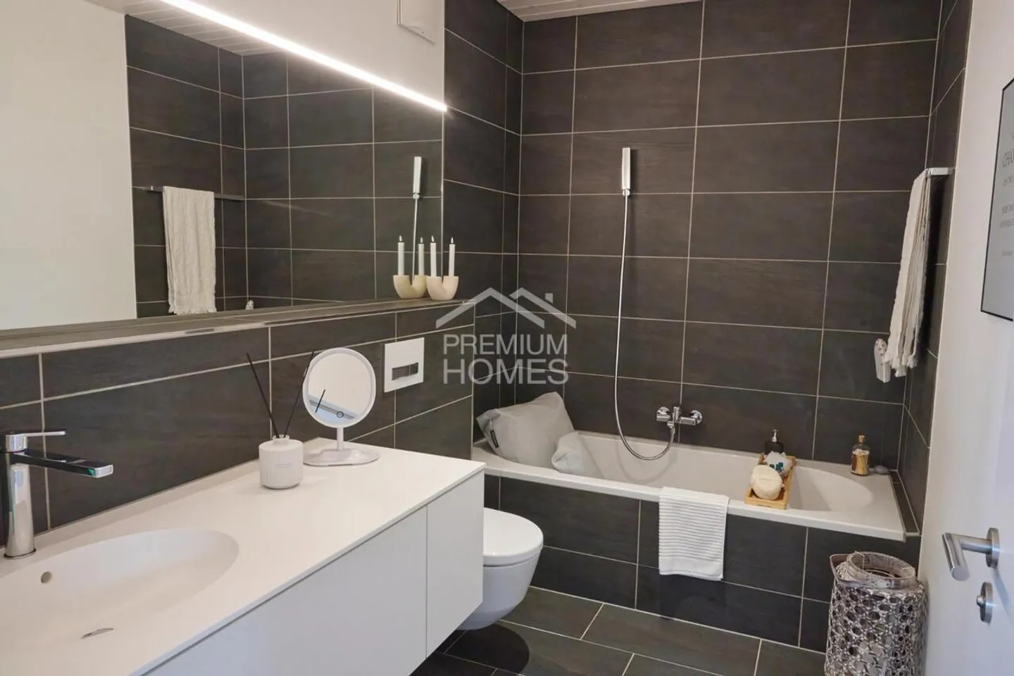 Luxurious Maisonette with Style and Comfort - Photo 12 of 13