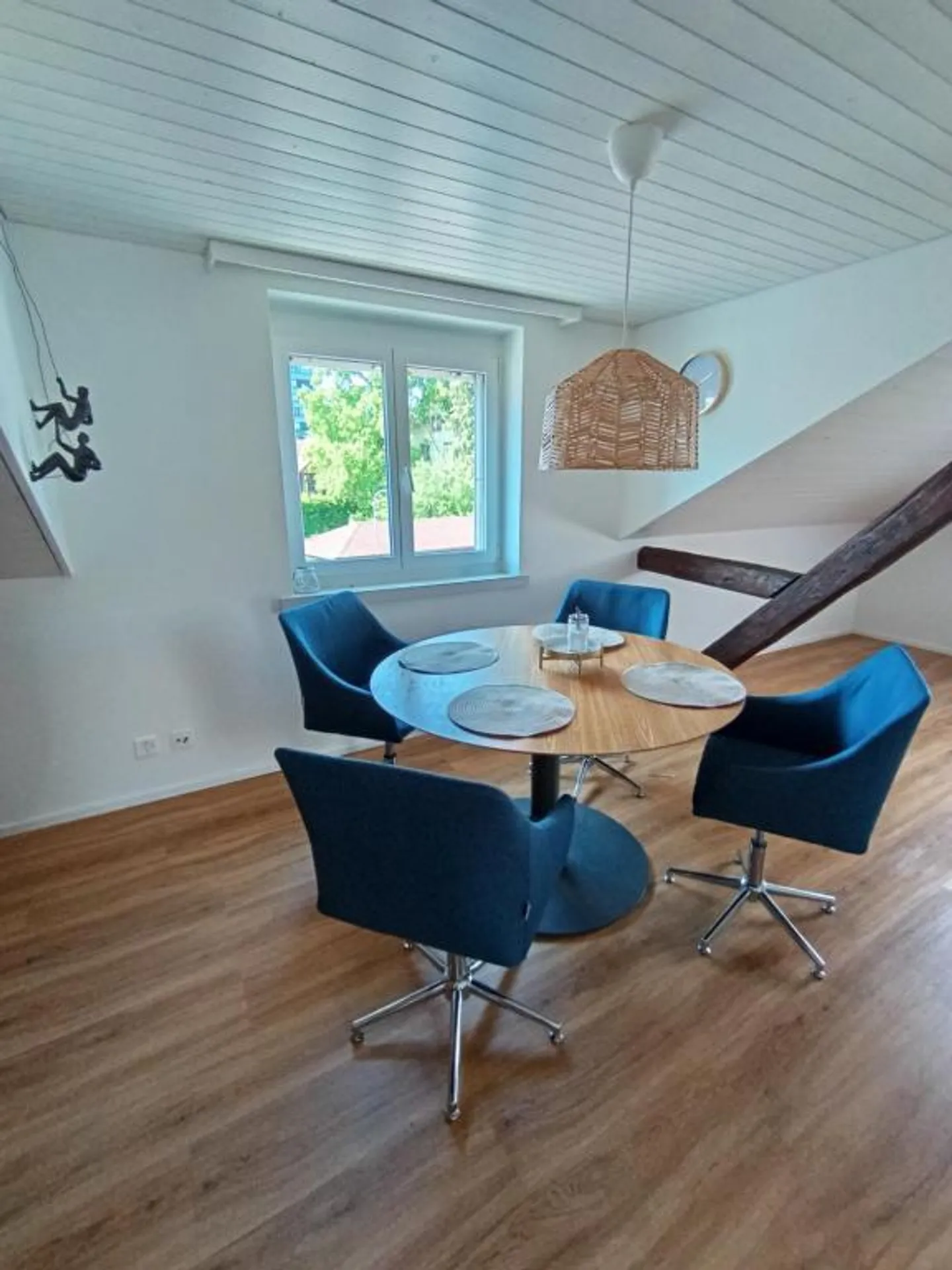 2.5 Attic Apartment - Photo 3 of 9