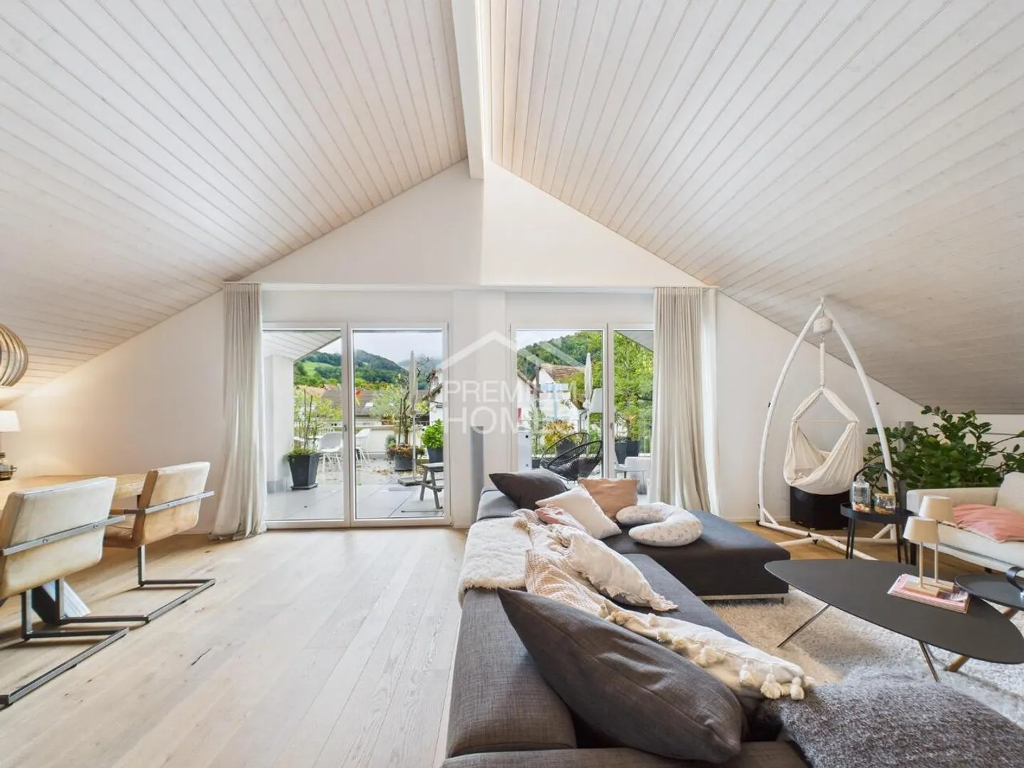 Luxurious Maisonette with Style and Comfort - Photo 6 of 13