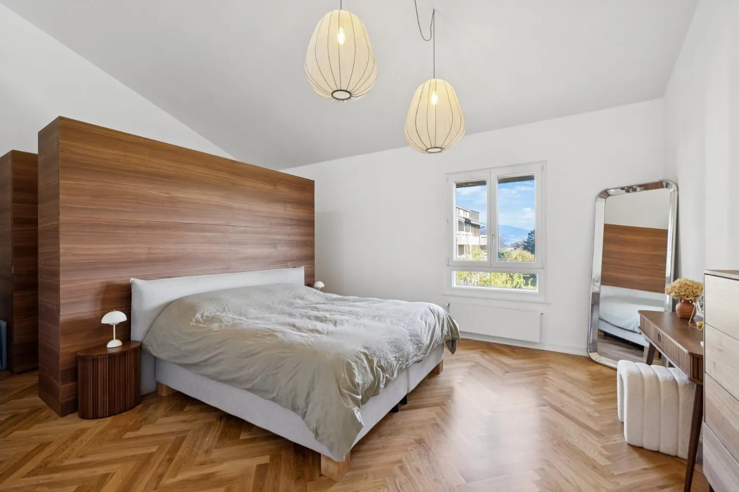 Elegant penthouse duplex, renovated, very bright, in the heart of Cologny - Photo 6 of 8