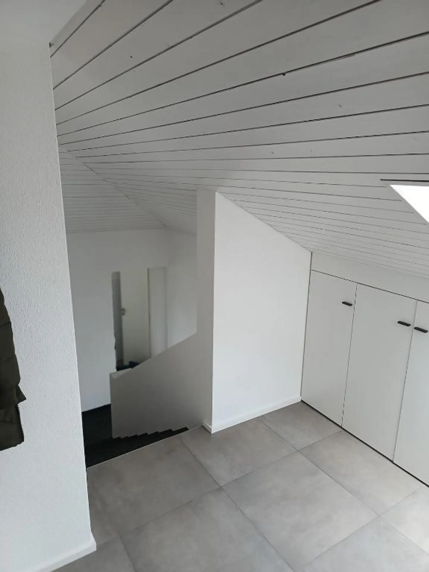 2.5 Attic Apartment - Photo 8 of 9