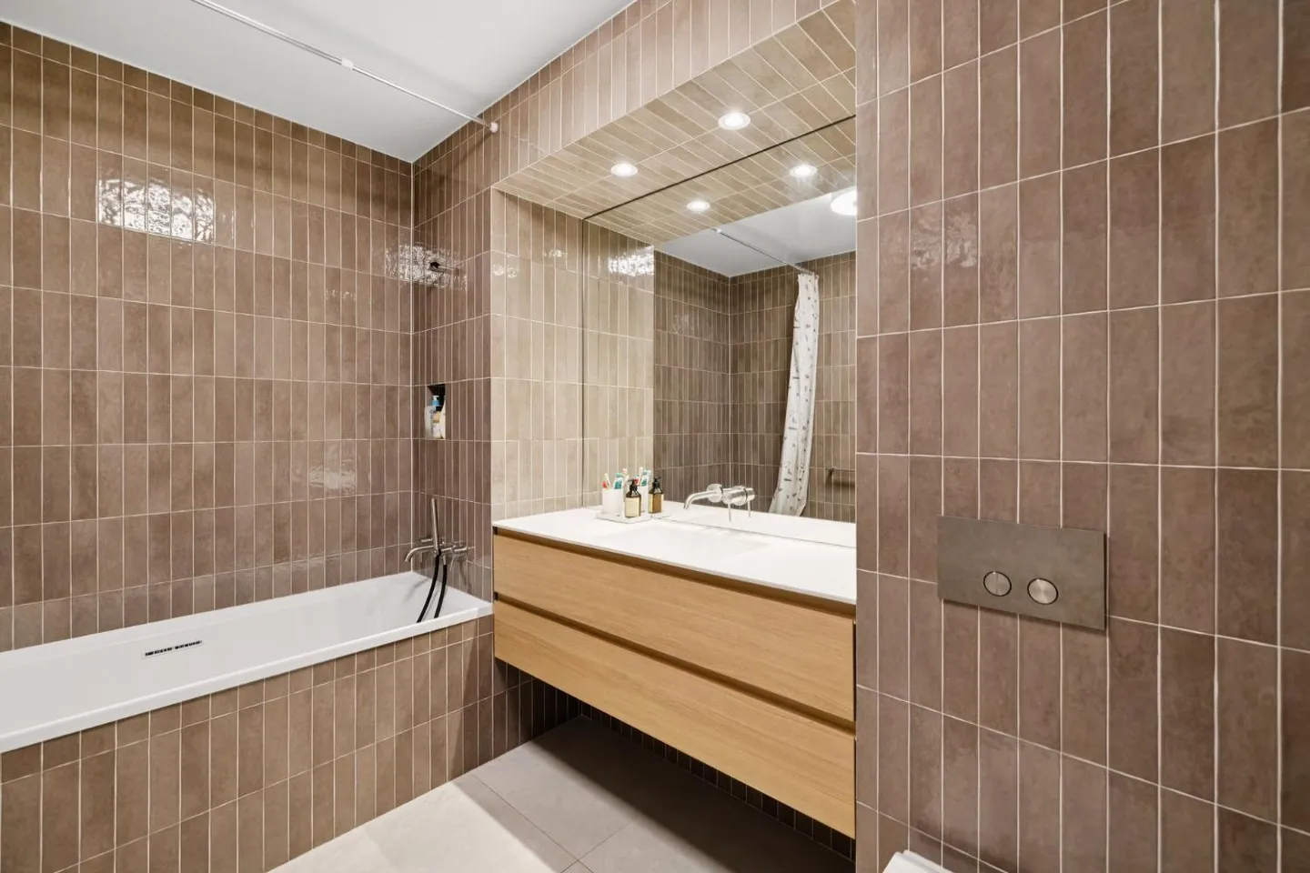 Elegant penthouse duplex, renovated, very bright, in the heart of Cologny - Photo 7 of 8