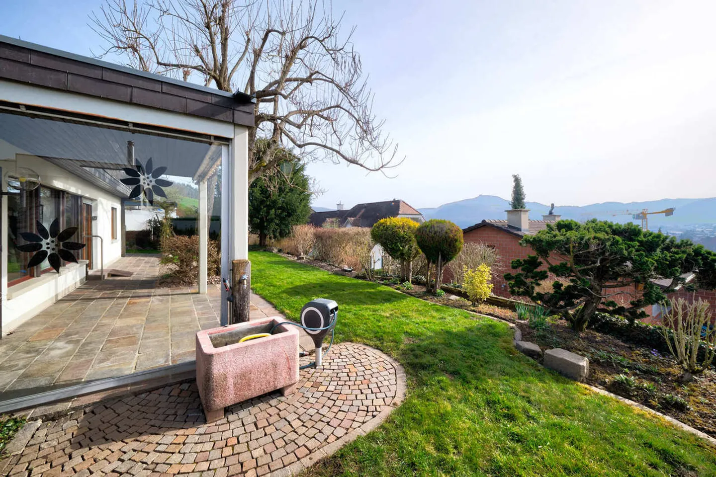 Charmantes Freistehendes Einfamilienhaus - Foto 3 von 15