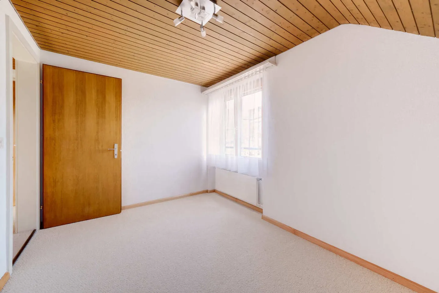 Charmantes Freistehendes Einfamilienhaus - Foto 12 von 15