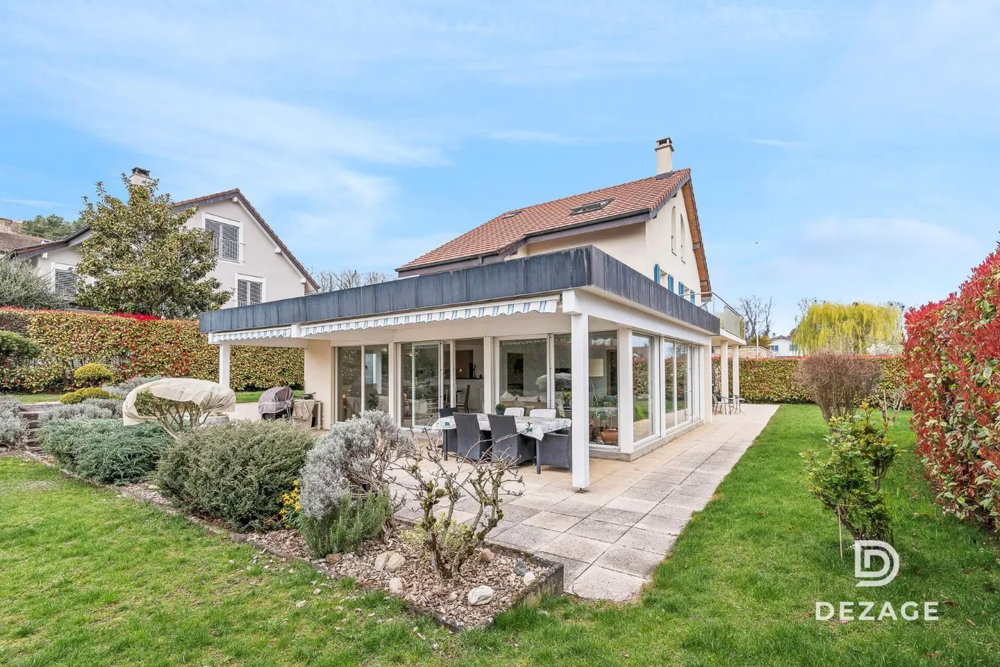 Villa avec vue sur le lac, entièrement rénovée et divisée en plusieurs appartements - Photo 1 sur 11