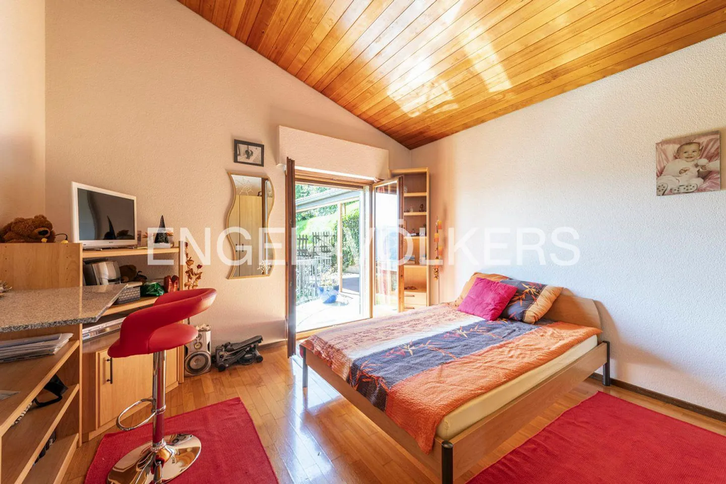 Cozy villa with large garden and lake view - Photo 6 of 13