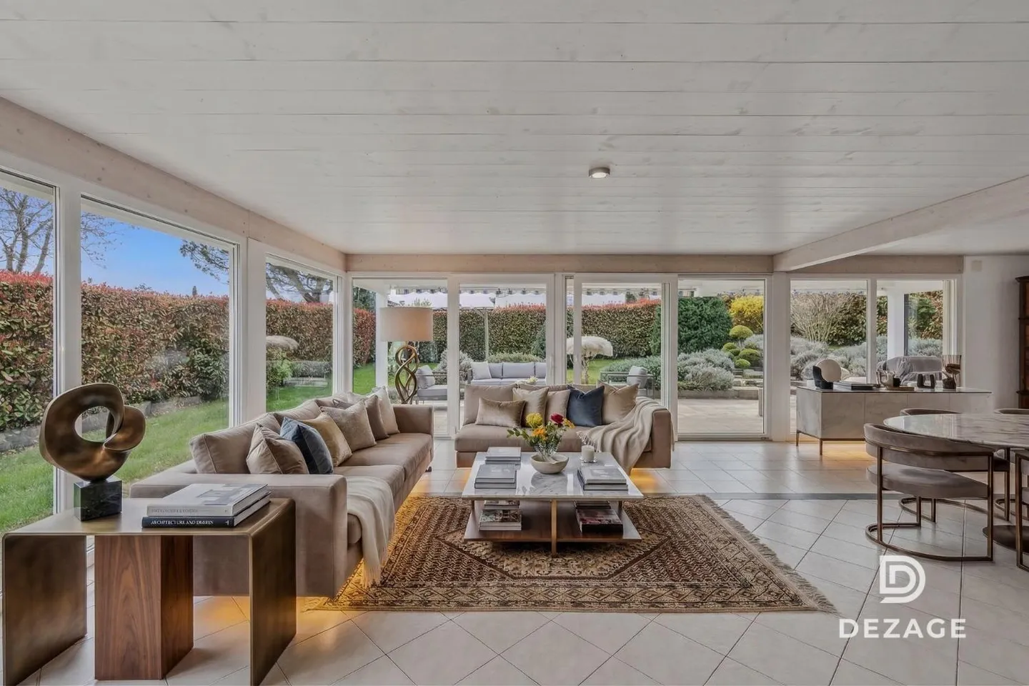 Villa avec vue sur le lac, entièrement rénovée et divisée en plusieurs appartements - Photo 2 sur 11