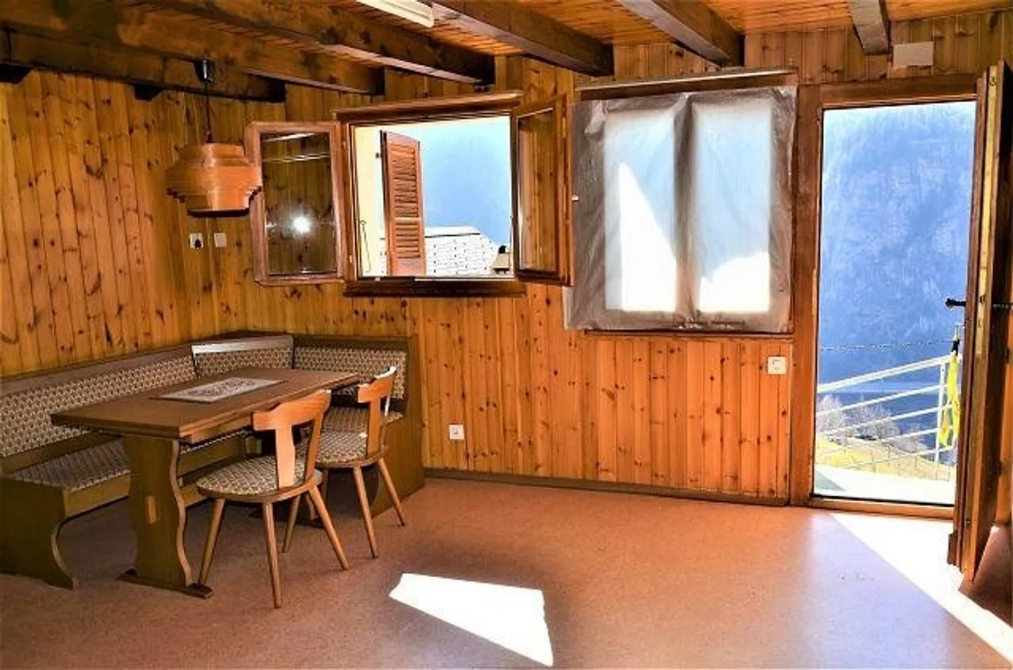 Casa di villaggio di 3 vani in posizione molto tranquilla e soleggiata con vista / Casa di 3 vani con piccolo giardino e bella vista panoramica - Foto 2 di 30