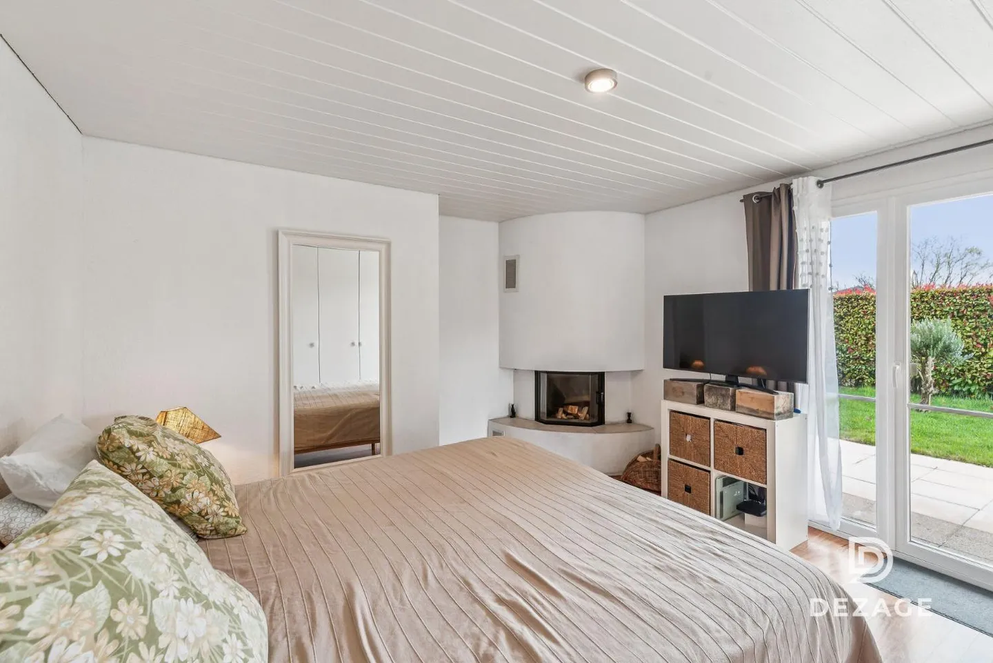 Villa avec vue sur le lac, entièrement rénovée et divisée en plusieurs appartements - Photo 3 sur 11