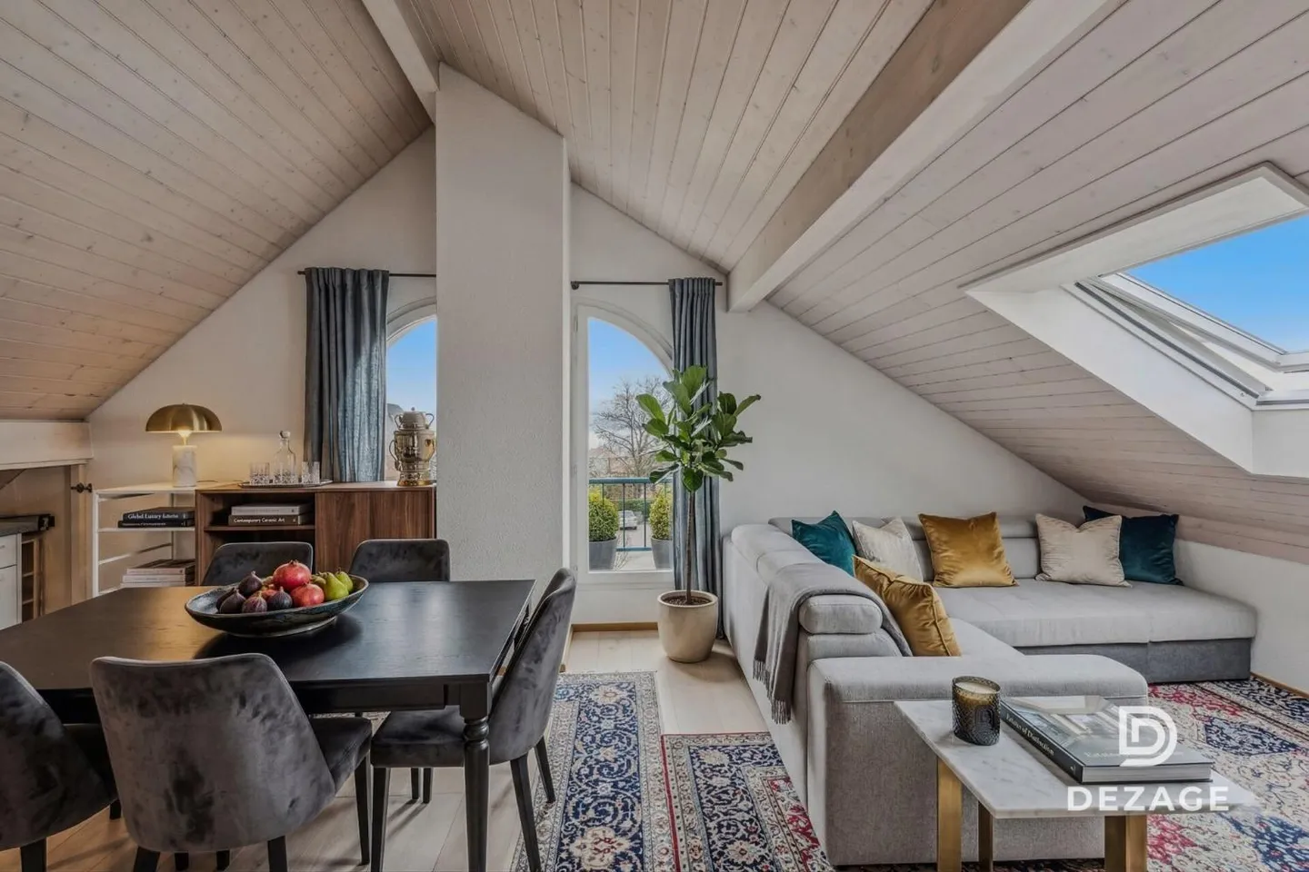 Villa avec vue sur le lac, entièrement rénovée et divisée en plusieurs appartements - Photo 4 sur 11