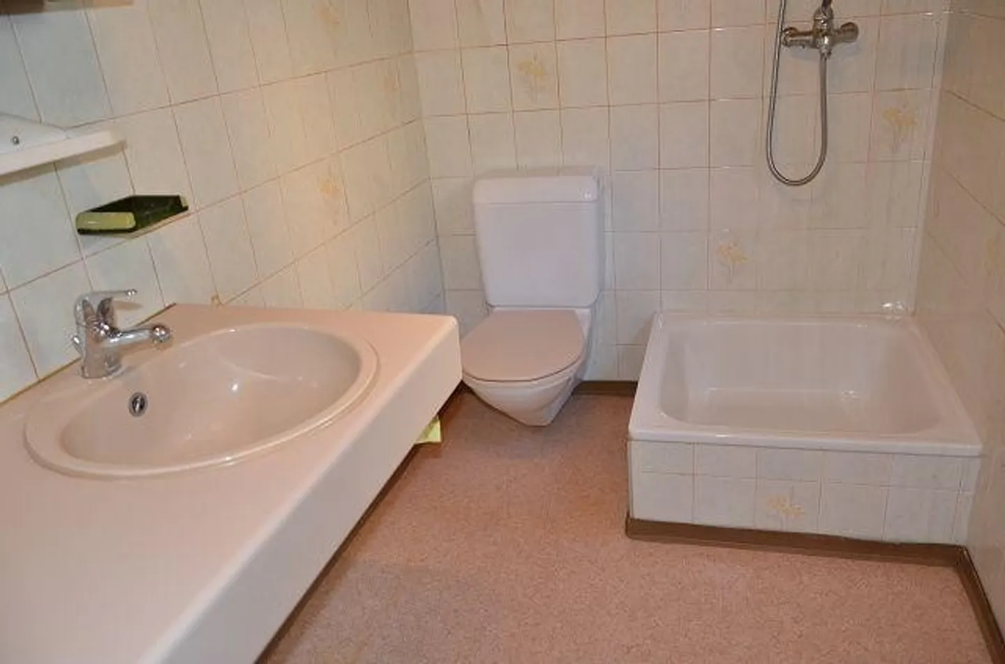 Casa di villaggio di 3 vani in posizione molto tranquilla e soleggiata con vista / Casa di 3 vani con piccolo giardino e bella vista panoramica - Foto 10 di 30