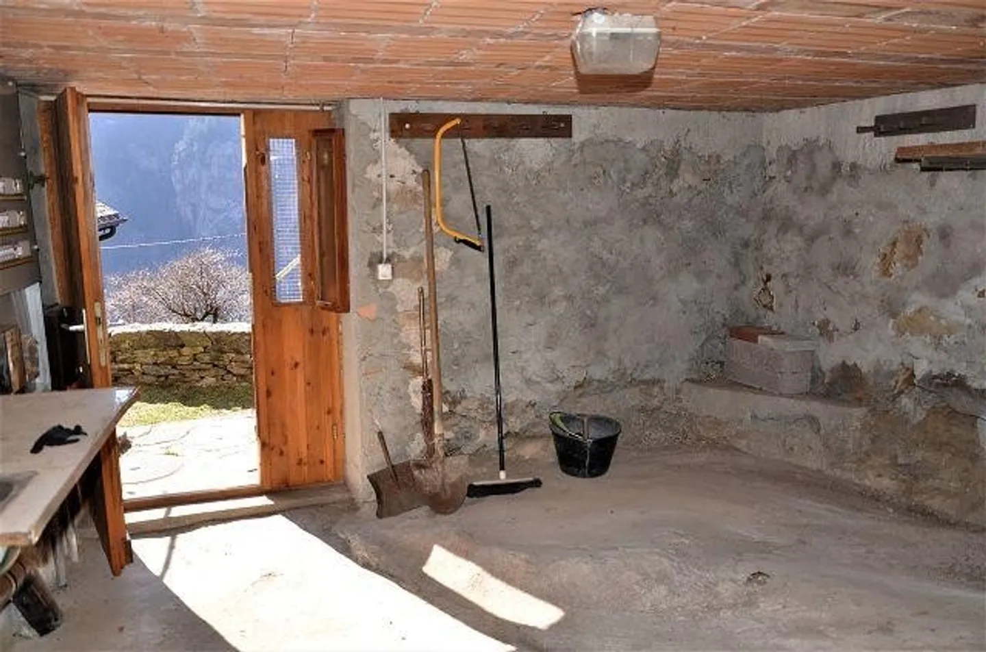 Casa di villaggio di 3 vani in posizione molto tranquilla e soleggiata con vista / Casa di 3 vani con piccolo giardino e bella vista panoramica - Foto 11 di 30