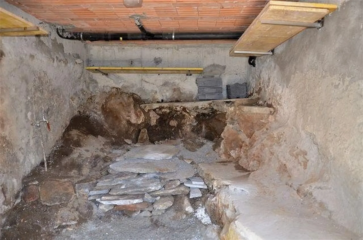 Casa di villaggio di 3 vani in posizione molto tranquilla e soleggiata con vista / Casa di 3 vani con piccolo giardino e bella vista panoramica - Foto 12 di 30