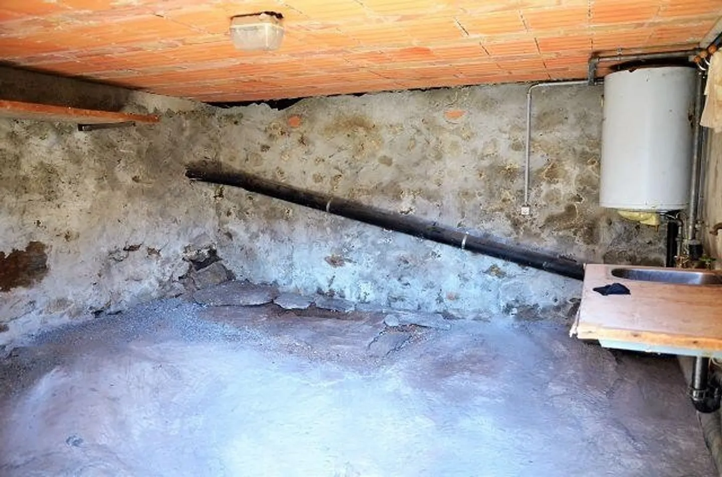 Casa di villaggio di 3 vani in posizione molto tranquilla e soleggiata con vista / Casa di 3 vani con piccolo giardino e bella vista panoramica - Foto 14 di 30