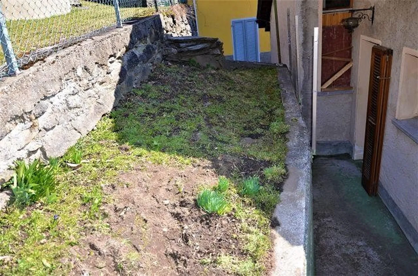 Casa di villaggio di 3 vani in posizione molto tranquilla e soleggiata con vista / Casa di 3 vani con piccolo giardino e bella vista panoramica - Foto 18 di 30