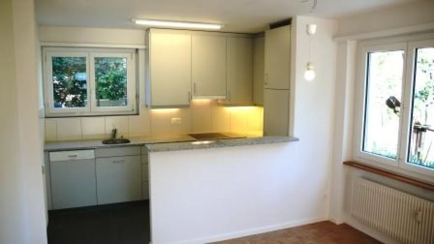 Hello, sunny and in the village center of Münchenbuchsee - Photo 2 of 5