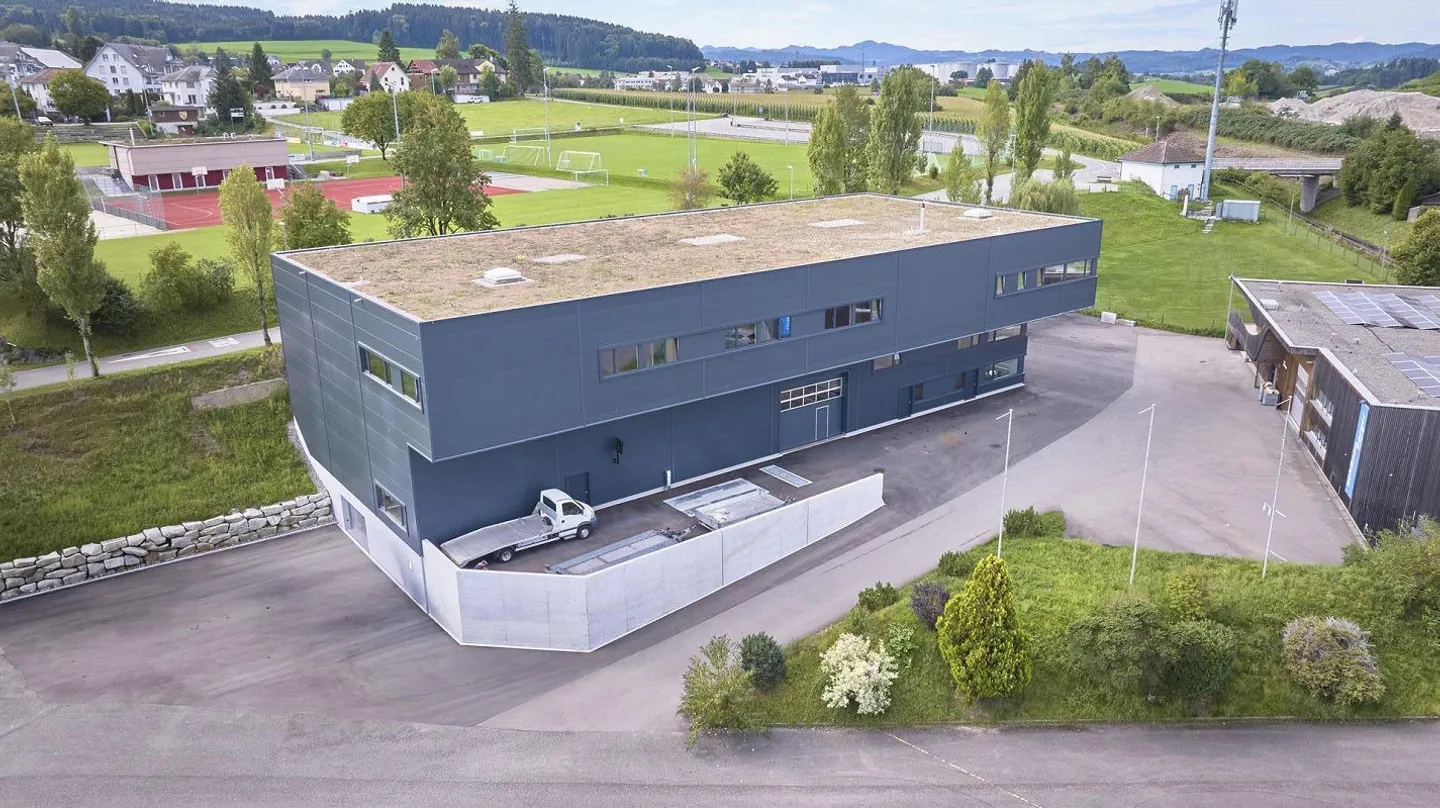 Grande Halle Commerciale - Espaces Partiels Disponibles à Louer - Photo 2 sur 10