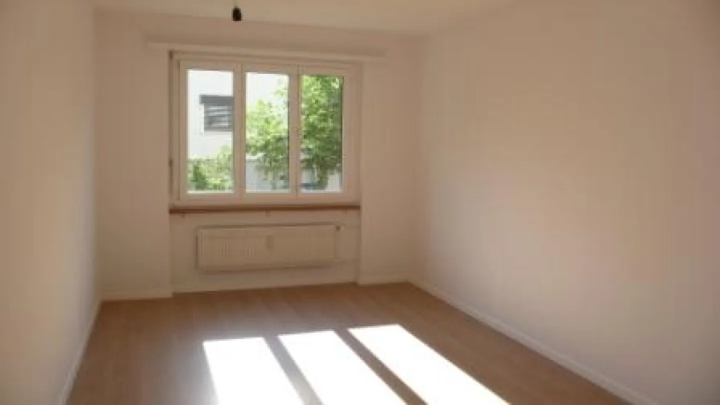 Hello, sunny and in the village center of Münchenbuchsee - Photo 3 of 5