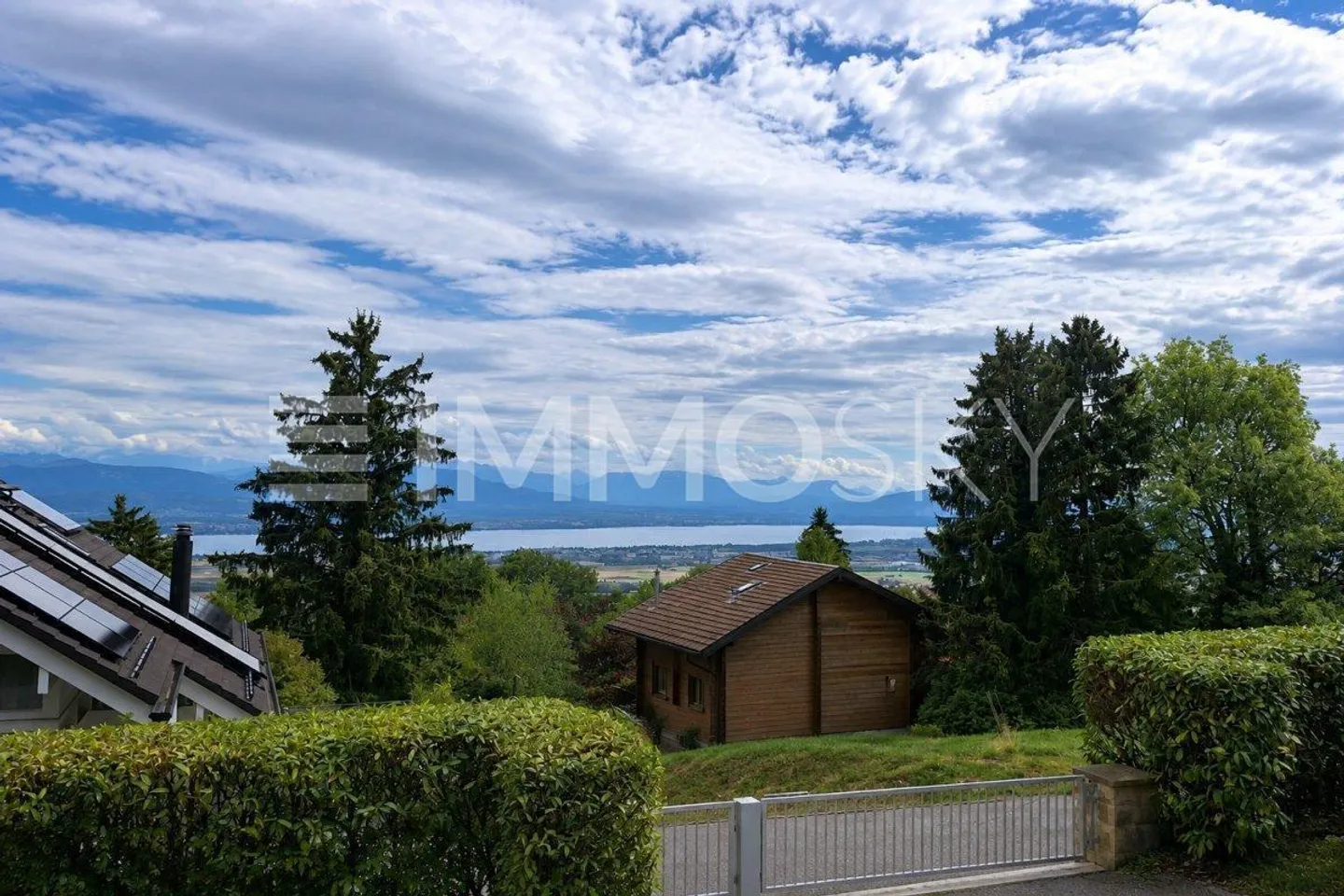 Individual house of 7.5 rooms with lake and mountain view - Photo 1 of 5