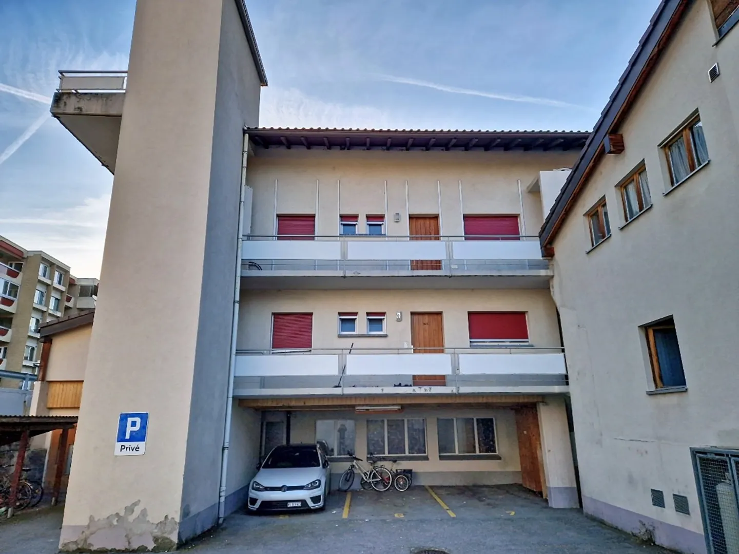 Mixed-use building - Photo 5 of 19