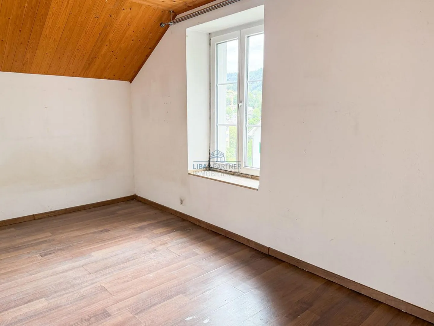 Grande potenziale: Casa con opzioni di utilizzo e ampliamento flessibili - Foto 9 di 18