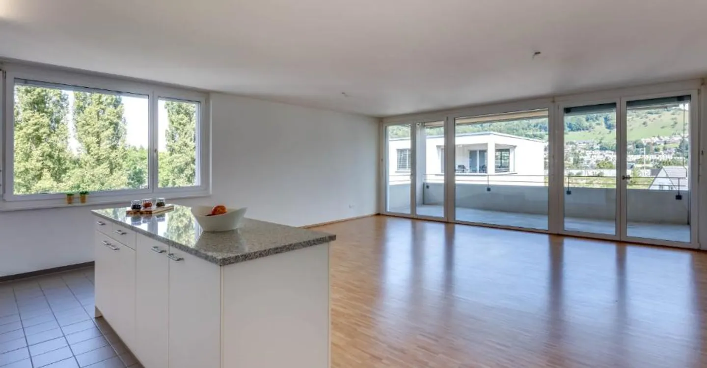 Do you love it spacious? - Photo 5 of 10