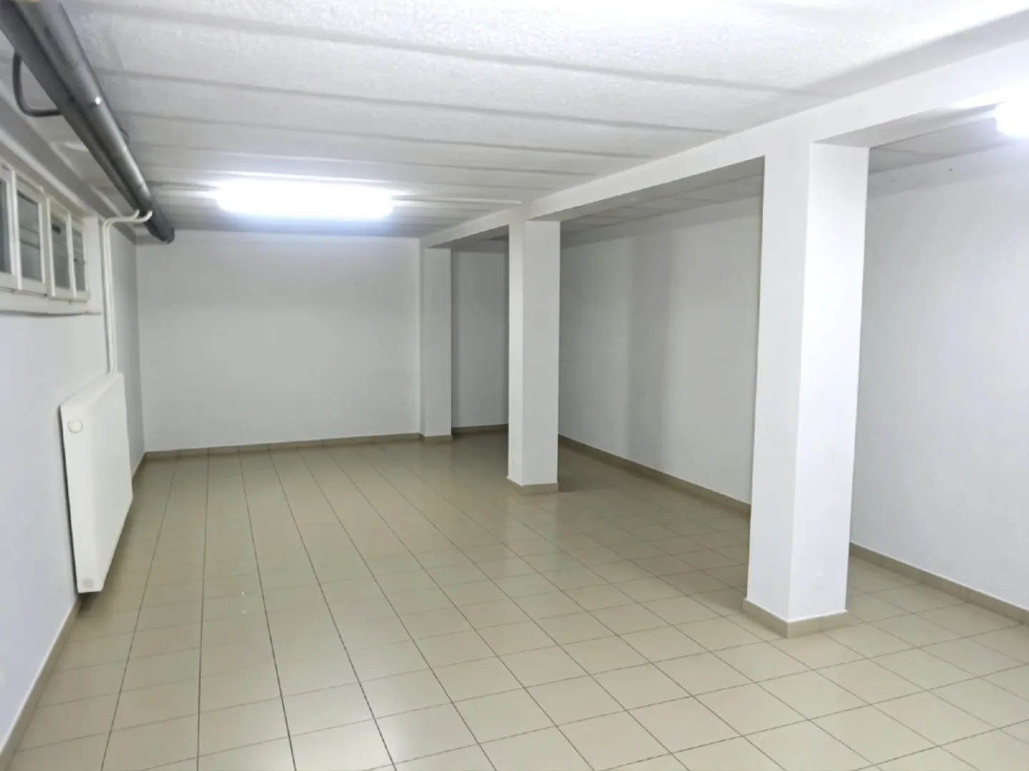 Mixed-use building - Photo 13 of 19