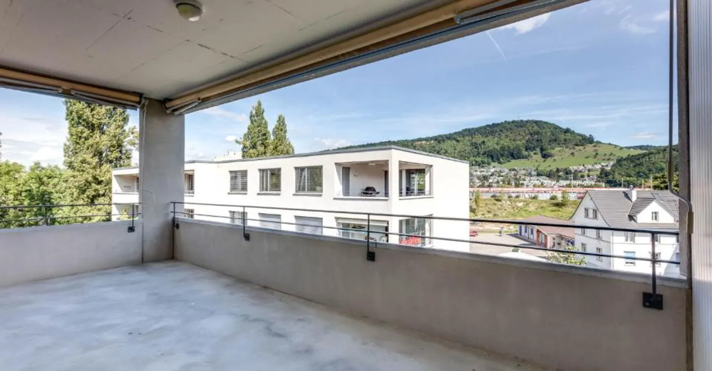 Do you love it spacious? - Photo 6 of 10
