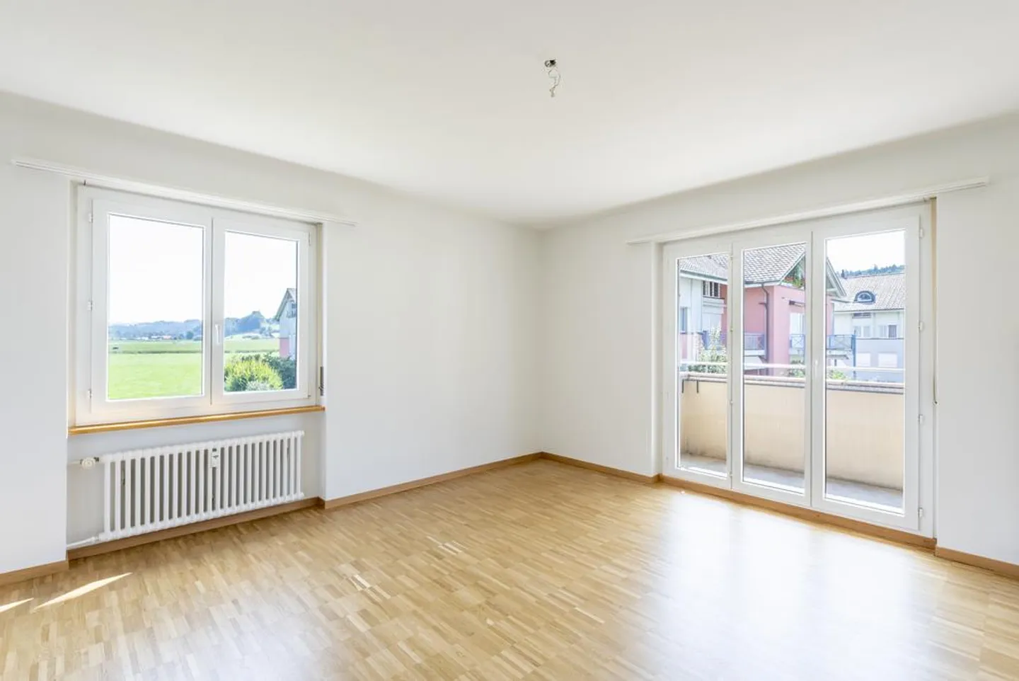 RENT WITHOUT DEPOSIT - Quiet residential area, yet centrally located - Photo 6 of 11