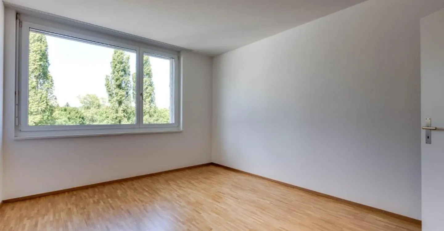 Do you love it spacious? - Photo 7 of 10
