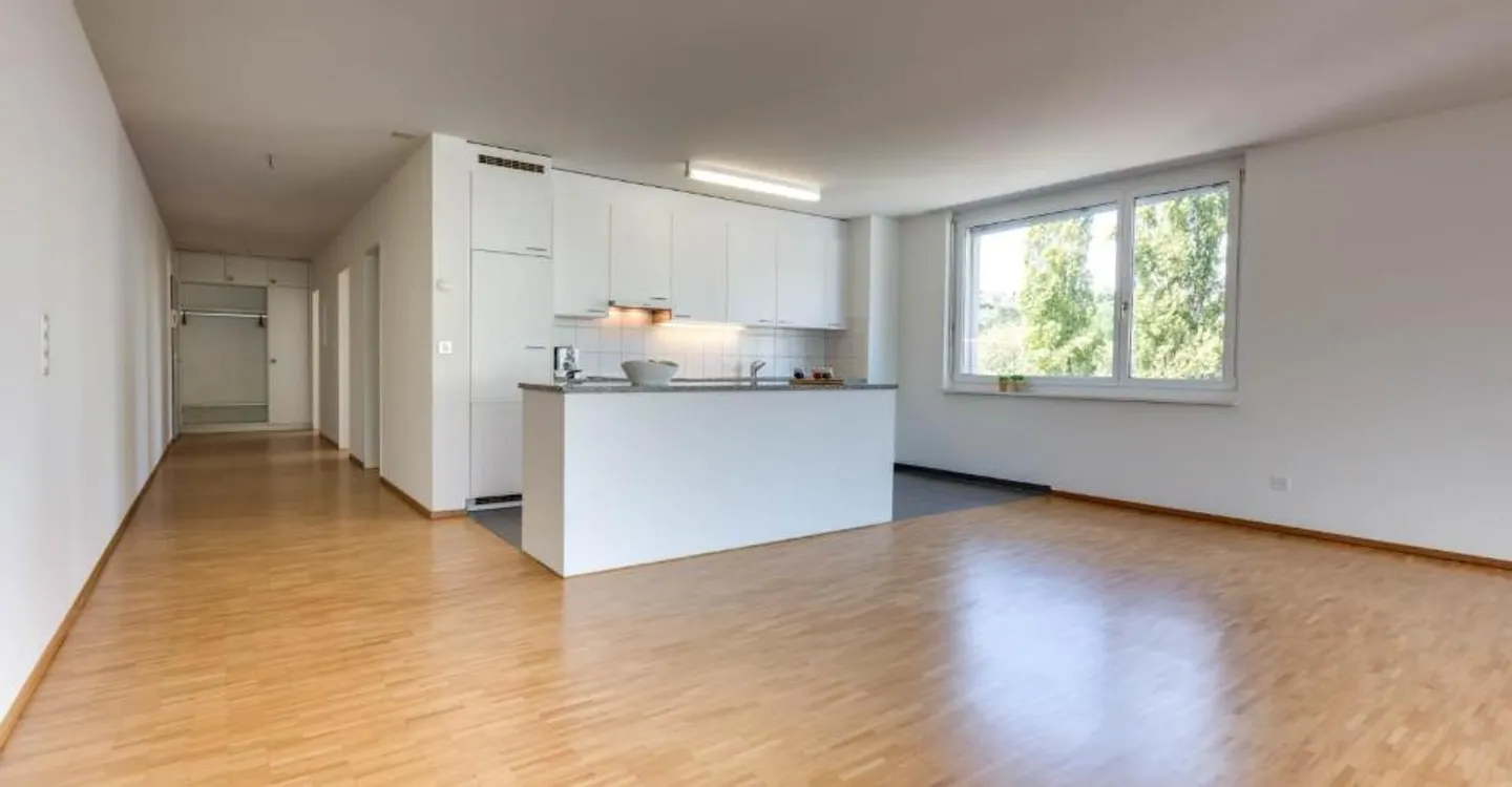 Do you love it spacious? - Photo 2 of 10