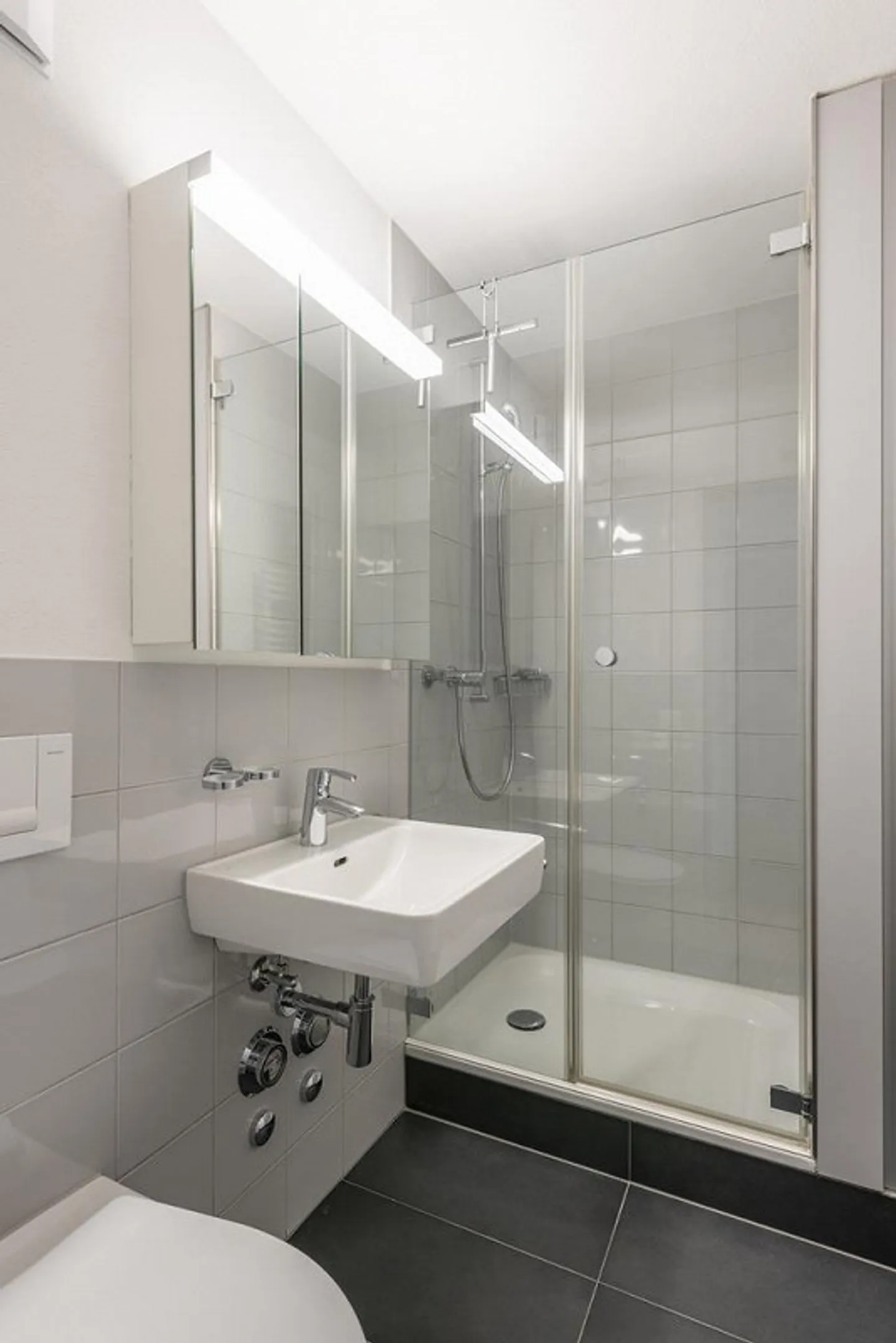 RENT WITHOUT DEPOSIT - Quiet residential area, yet centrally located - Photo 3 of 11