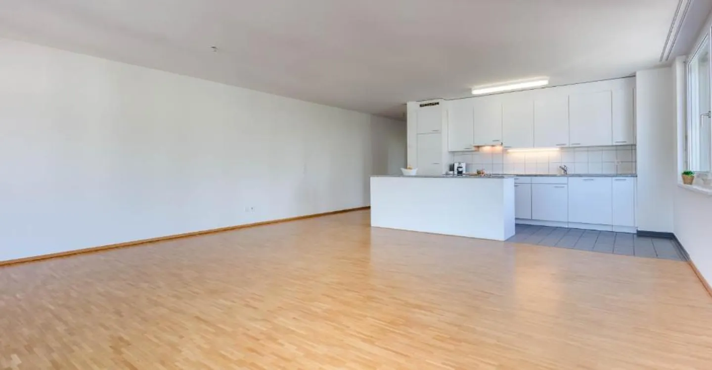 Do you love it spacious? - Photo 3 of 10