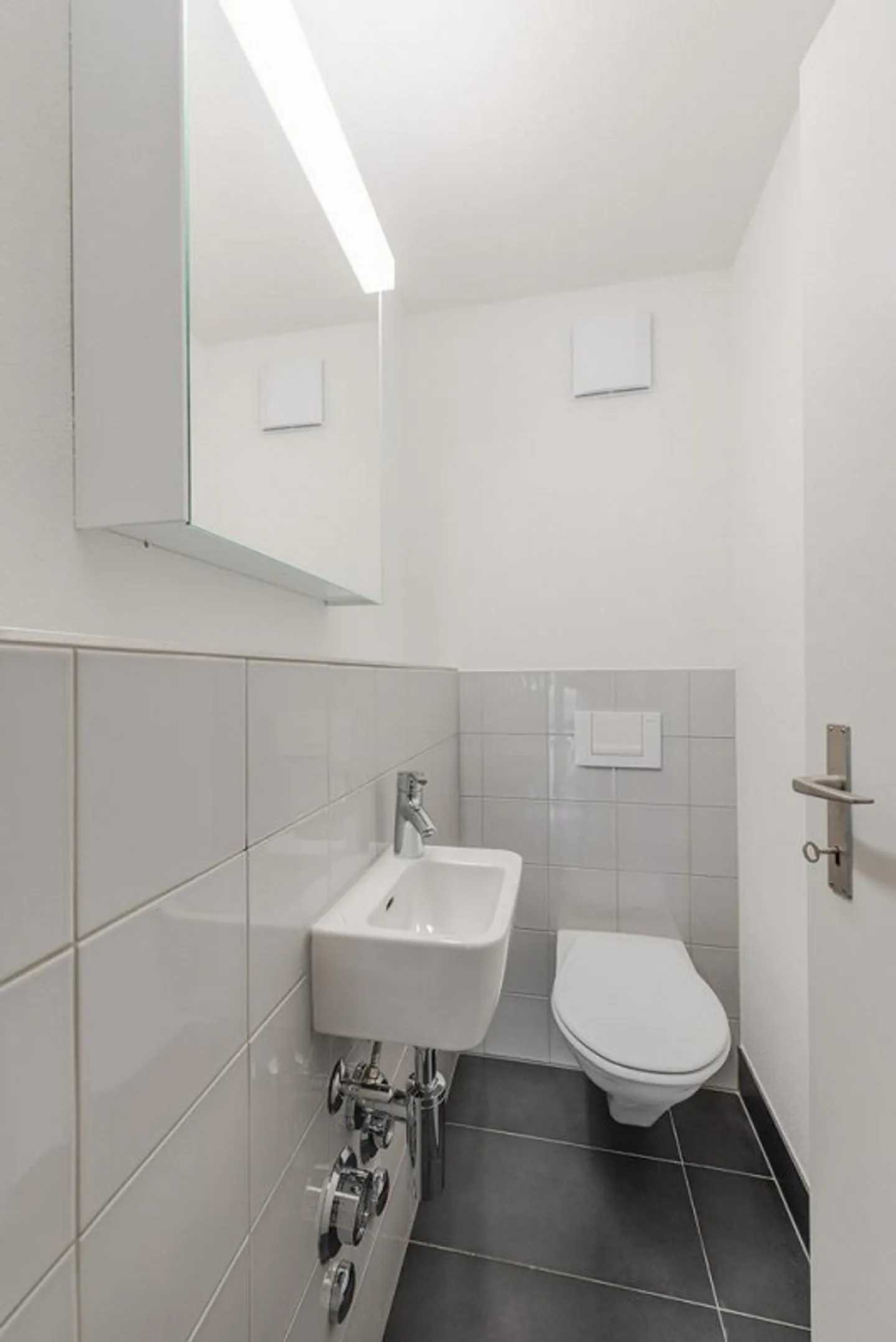 RENT WITHOUT DEPOSIT - Quiet residential area, yet centrally located - Photo 4 of 11