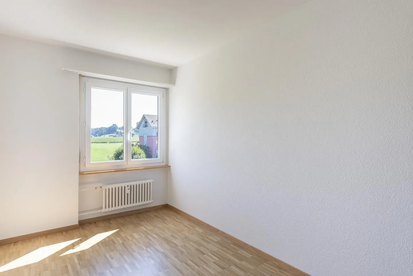 RENT WITHOUT DEPOSIT - Quiet residential area, yet centrally located - Photo 7 of 11