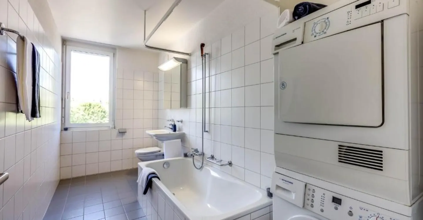 Do you love it spacious? - Photo 9 of 10