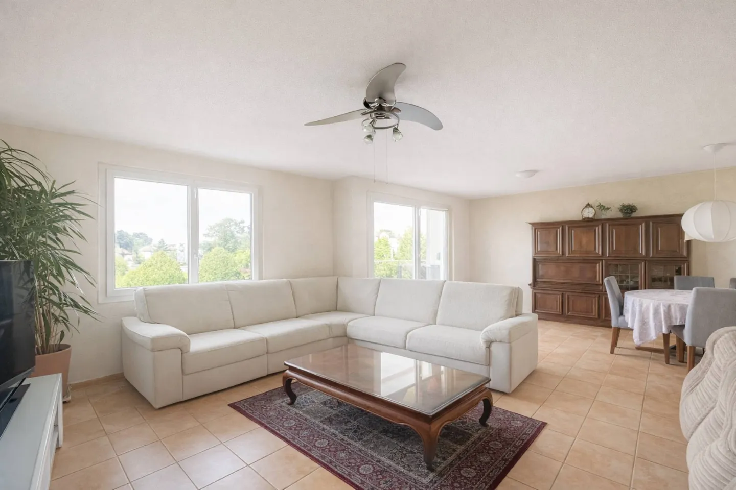 Bell'appartamento familiare di 4,5 locali con balconi nel centro di Prilly. - Foto 2 di 6