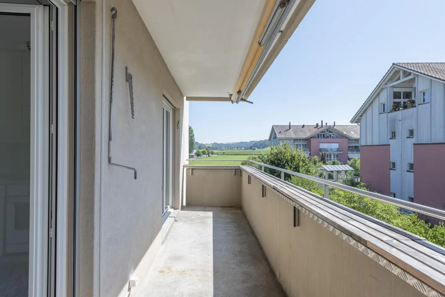 RENT WITHOUT DEPOSIT - Quiet residential area, yet centrally located - Photo 9 of 11