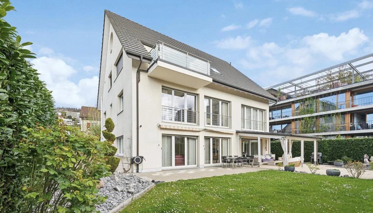 Semi-Detached House, 6.5 Rooms and 5.5 Rooms Under One Roof - Photo 1 of 4